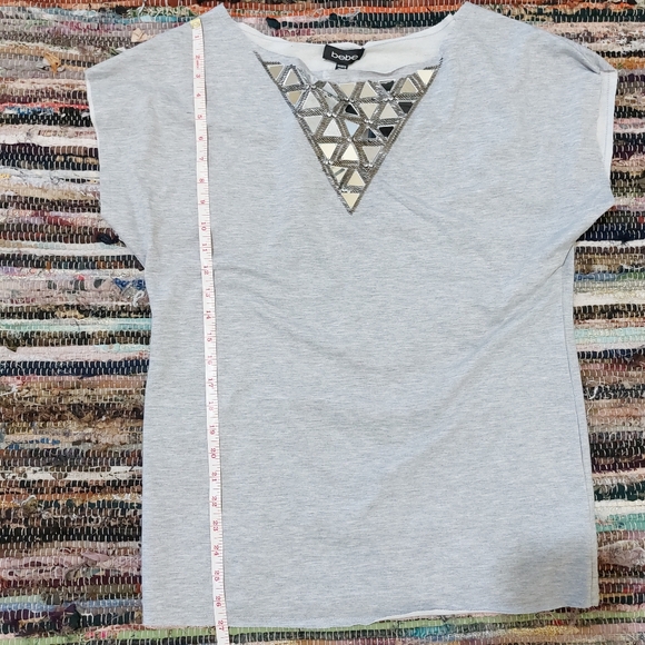 Bebe NWT Womens Casual Short Sleeve Top with Mirror Neckline Detail Size Large - Picture 9 of 11